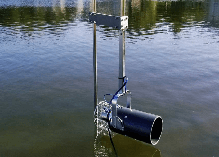 Scott Aerator Free Standing Post in water